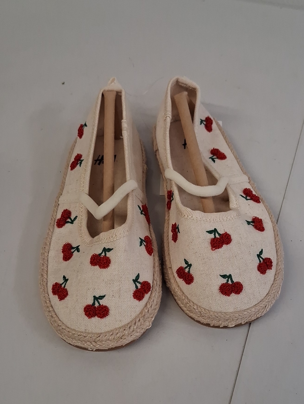 NWT H&M Cream Kids Cherry Espadrille Sandals